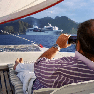 romantic sunset sailing cruise in Moorea Opunohu
